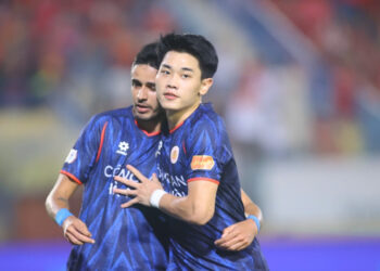 26 vong 17 moi nhat cahn co don tren dinh bang 2240.jpg