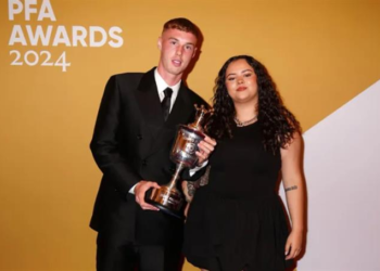 Chị gái tiết lộ khả năng Cole Palmer tới MU 3 1404161453.png