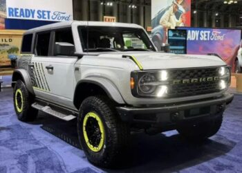 4481775639544 ford bronco rtr 2027 ra mat anhdaidien.jpg