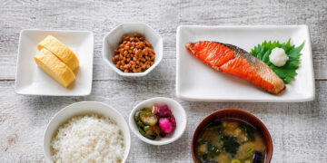 5 thoi quen an uong cua nguoi nhat cai thien ca tinh than lan the chat 2877.jpg