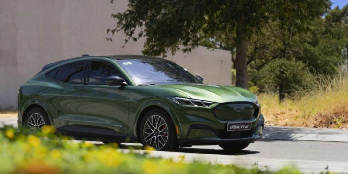 Ford Mustang Mach-E giảm 900 triệu đồng, giá niêm yết chỉ còn từ 1,699 tỷ đồng 5021775441277 ford mustang mach e giam 900 trieu dong anhdaidien.jpg