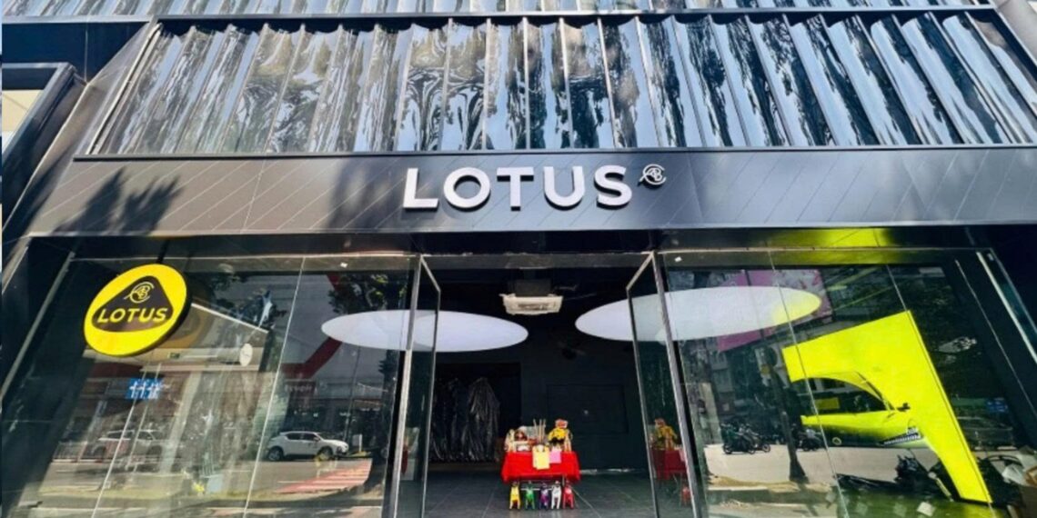 Lotus mở showroom đầu tiên tại trung tâm TP.HCM, chốt lịch ra mắt bộ đôi xe điện trong tháng 4 5131775439943 lotus mo showroom dau tien tai trung tam tphcm anhdaidien.jpg