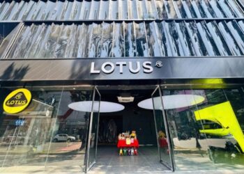 5131775439943 lotus mo showroom dau tien tai trung tam tphcm anhdaidien.jpg