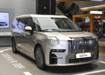 7281776929831 zeekr 009 2026 chinh thuc duoc nhan coc anhdaidien.jpg