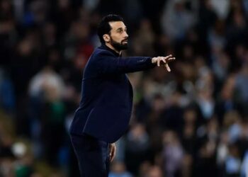 alvaro arbeloa khong dam tranh cong voi cau thu real madrid.jpg