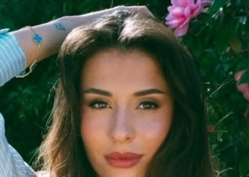 ban gai haaland ngay cang thang hang nhan sac 978.jpg