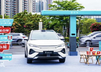 Sạc xe 9 phút, ăn xong bữa: BYD bắt tay KFC tạo mô hình mới byd kfc 2026 04 11 lu c 15 50 35 png.18098.png