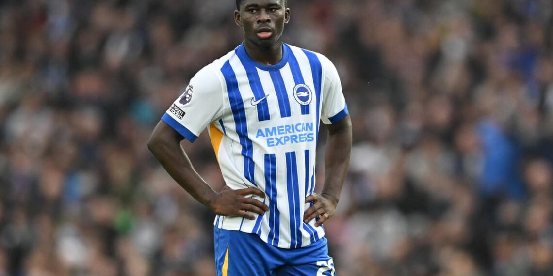 carlos baleba chiu ap luc sau khi lo co hoi gia nhap mu.jpg