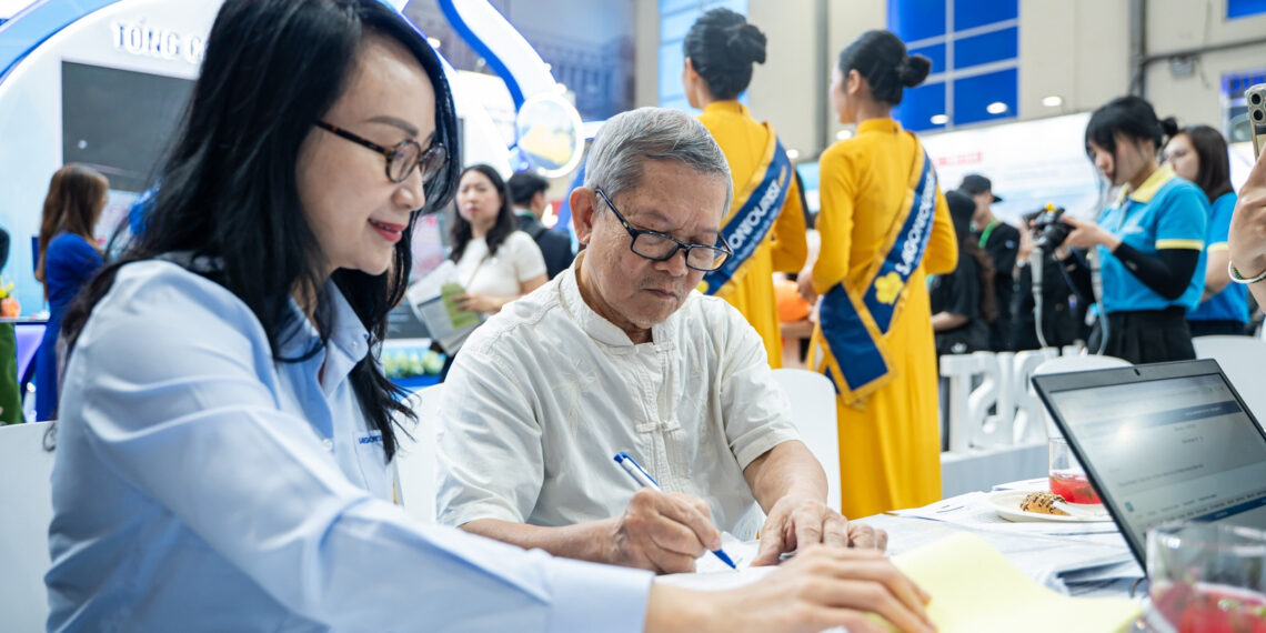 Cụ U90 đi 'săn' tour khuyến mại, chi gần 100 triệu 'chốt đơn' cho cả gia đình cu u90 di san tour khuyen mai chi gan 100 trieu chot don cho ca gia dinh 1300.jpg