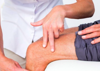 Nhức mỏi xương khớp, xoa rượu ngâm có khỏi? dau xuong uong nuoc sac dau bap xoa bop ruou ngam co khoi 506.png