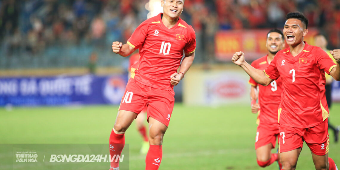 dau an cua dan sao ha noi trong mau ao dtqg.jpg