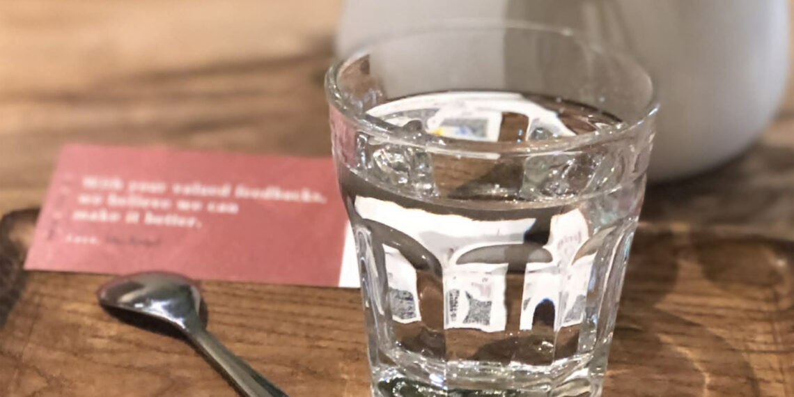 Điều gì xảy ra với cơ thể khi bạn uống nước ngay trước khi ngủ? dieu gi xay ra voi co the khi ban uong nuoc ngay truoc khi ngu 2163.jpg