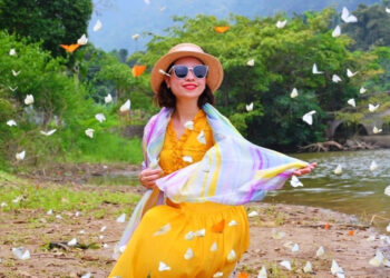 du khach do xo vao rung san buom check in cung cay ray khong lo o ninh binh 1954.jpg