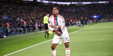 endrick phu nhan co bat dong voi hlv cua lyon.jpg