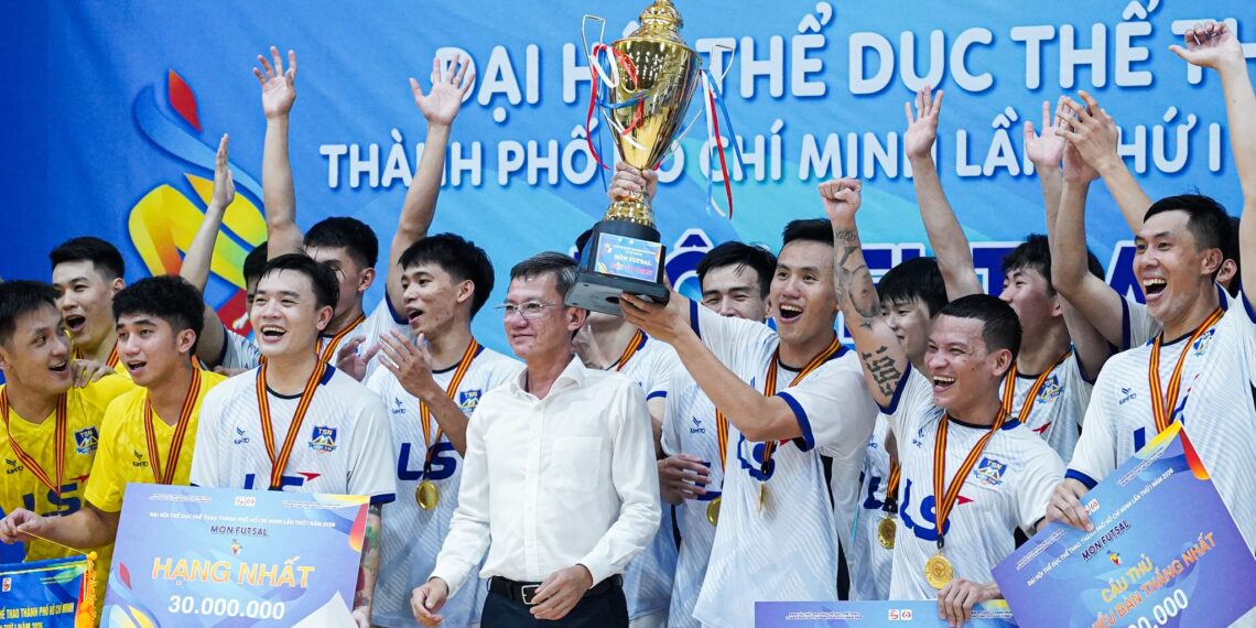 futsal thai son nam 2904210215.jpg