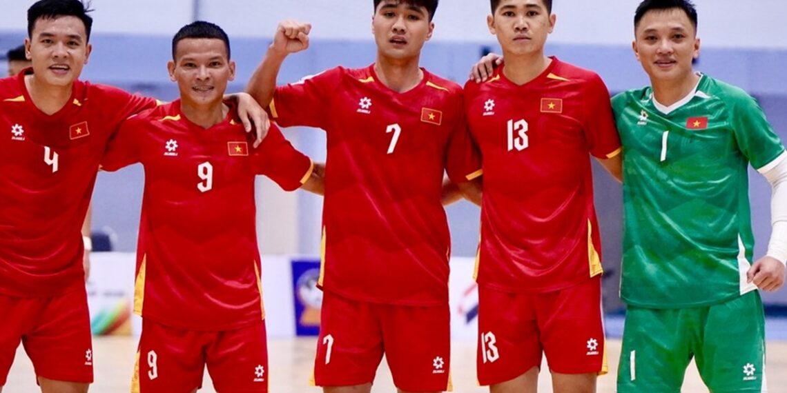 Tuyển Việt Nam thắng đậm trước đại chiến với Thái Lan futsal viet nam 0604202012.jpg