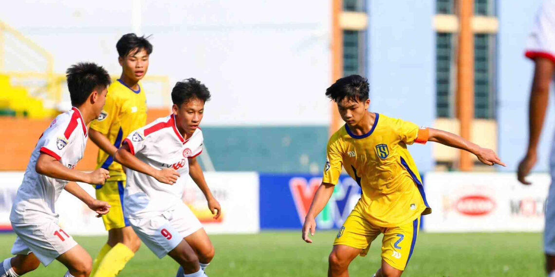 ha slna the cong viettel dung do ha noi o chung ket u15 quoc gia 1921.jpg