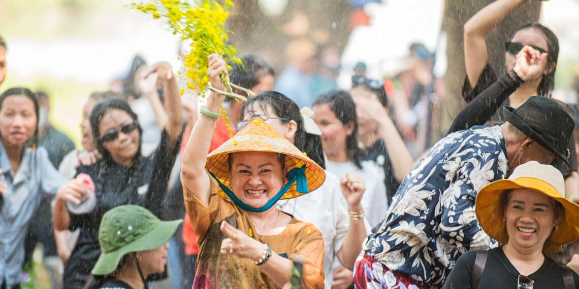 hang nghin du khach ve buon don te nuoc cung nguoi lao o dak lak 987.jpg