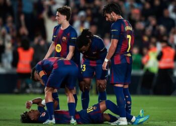 hansi flick muon barca da thay phan cua lamine yamal.jpg