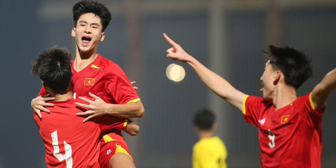 HLV Cristiano Roland chốt danh sách U17 Việt Nam, quyết đấu Indonesia hlv cristiano roland chot danh sach u17 viet nam quyet dau indonesia 1928.jpg