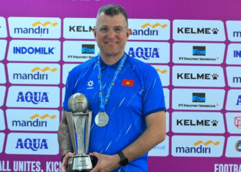 hlv cristiano roland noi dieu hai long nhat ve u17 viet nam 43.jpg