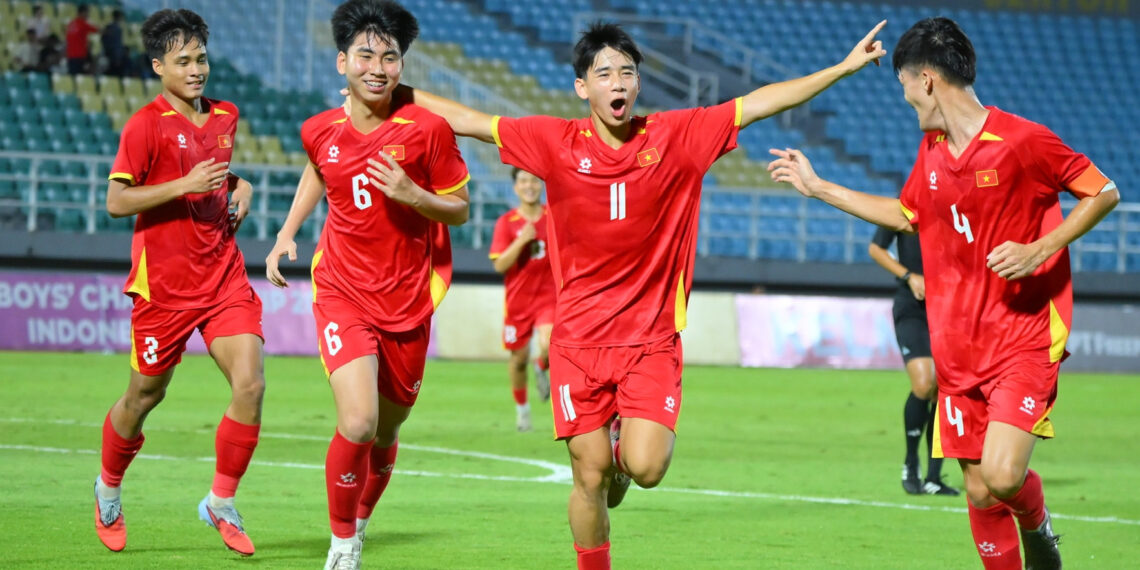 hlv cristiano roland tung chieu u17 viet nam quyet lay ve world cup 1720.jpg