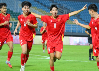 hlv cristiano roland tung chieu u17 viet nam quyet lay ve world cup 1720.jpg