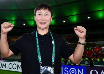 hlv kim sang sik bo asiad chon giai dau dac biet cua fifa 1302.jpg