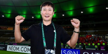 hlv kim sang sik bo asiad chon giai dau dac biet cua fifa 1302.jpg