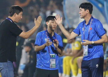 hlv kim sang sik chia tay tro ly so 1 nguoi han quoc 2335.jpg