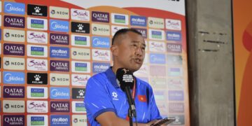 hlv okiyama masahiko quyet gianh 3 diem o luot tran cuoi 0504065643.jpeg