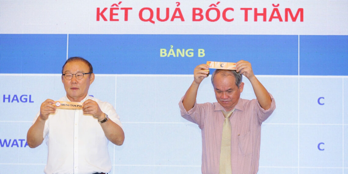 hlv park hang seo tiep lua bau duc choi lon o giai tre quoc te 3288.jpg