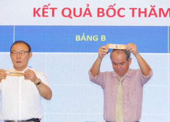 hlv park hang seo tiep lua bau duc choi lon o giai tre quoc te 3288.jpg