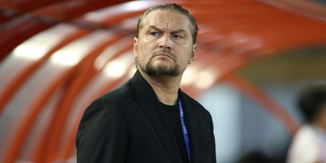 HLV Popov bị cấm chỉ đạo 4 trận, nộp 20 triệu đồng hlv popov bi cam chi dao 4 tran nop 20 trieu dong 708.jpg