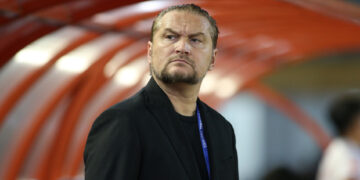 hlv popov bi cam chi dao 4 tran nop 20 trieu dong 708.jpg