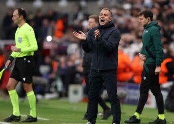 hlv hansi flick tho lo nguyen vong gia han voi barca.jpg