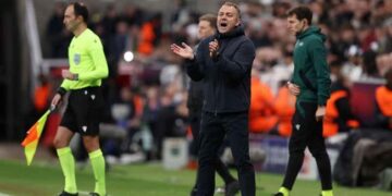 hlv hansi flick tho lo nguyen vong gia han voi barca.jpg