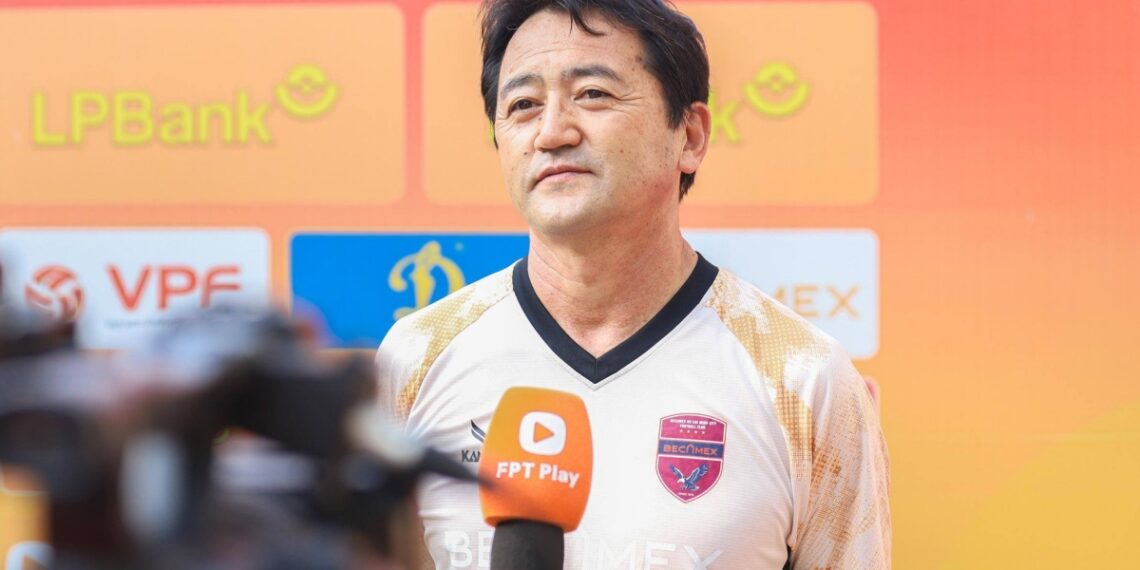 hlv nhat ban khen thu mon minh toan sau tran thua ha noi.jpg