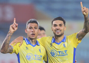 hoang hen ruc sang ha noi nguoc dong thang becamex tphcm 2718.jpg