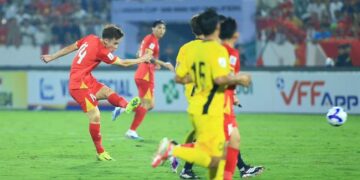 hoang duc gap van de sau tran thang cua dt viet nam.jpg