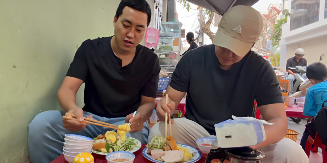 khach han lan dau thu mot mon o via he tp 1666.png