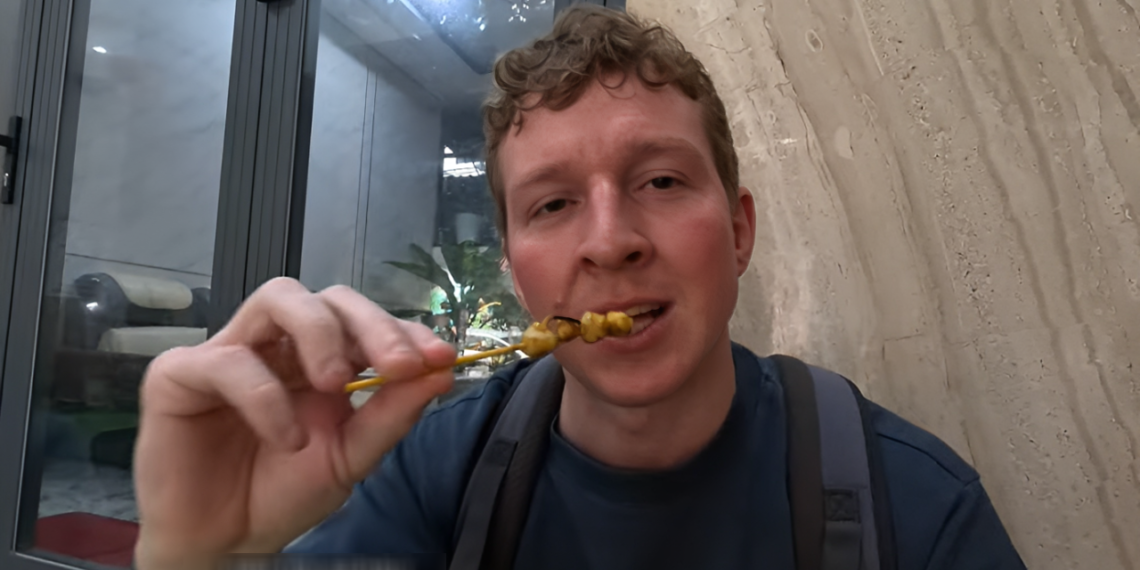 khach tay khen nuc no mon gion san sat o bien viet goi lien 3 suat 1984.png