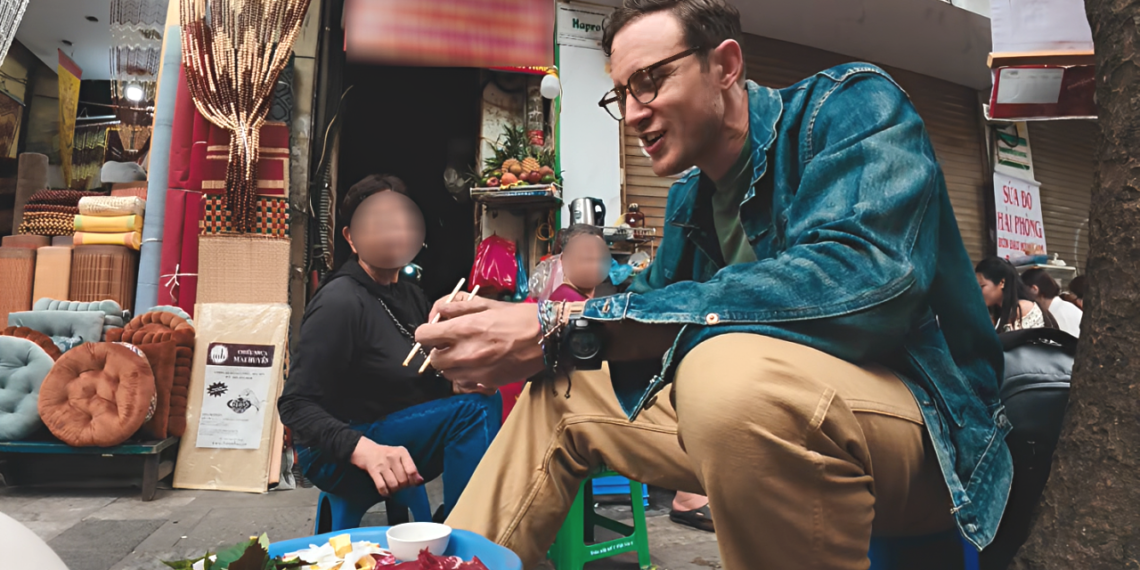 khach tay thu mon mat lanh gion san sat o via he ha noi khen ngon kho tin 1553.png