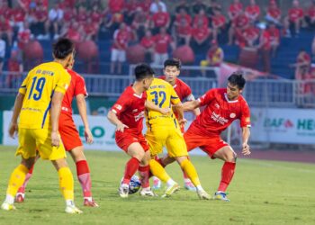 khi the cong viettel tu ban vao chan minh.jpg