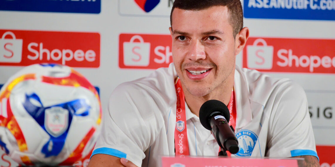 loat cau thu vang mat o vong 18 vleague vi an treo gio.jpg