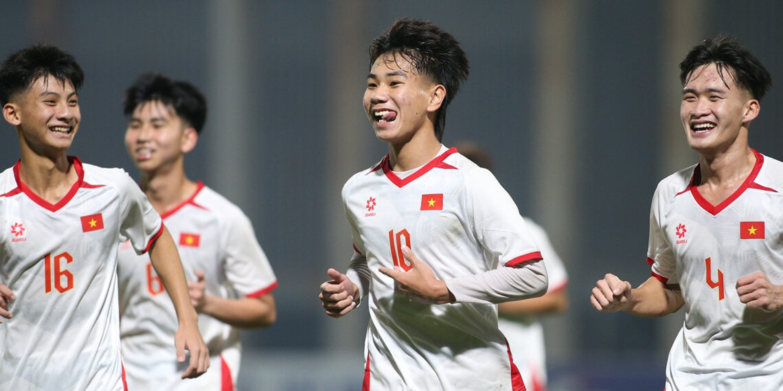 loi the khong ngo giup u17 viet nam danh bai u17 australia 577.jpg