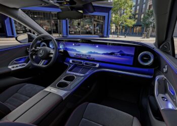 mercedes c class electric interior 1 jpg.18244.jpeg