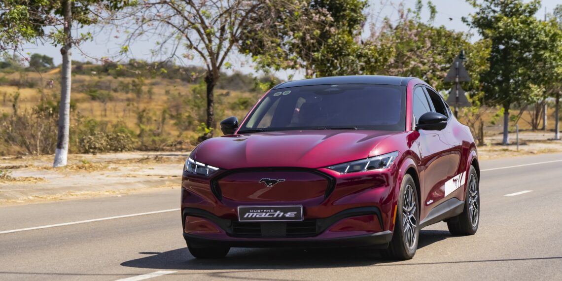 Ford Mustang Mach-E giảm giá 900 triệu đồng, xuống còn 1,699 tỷ đồng mustang mach e jpg.17973.jpeg