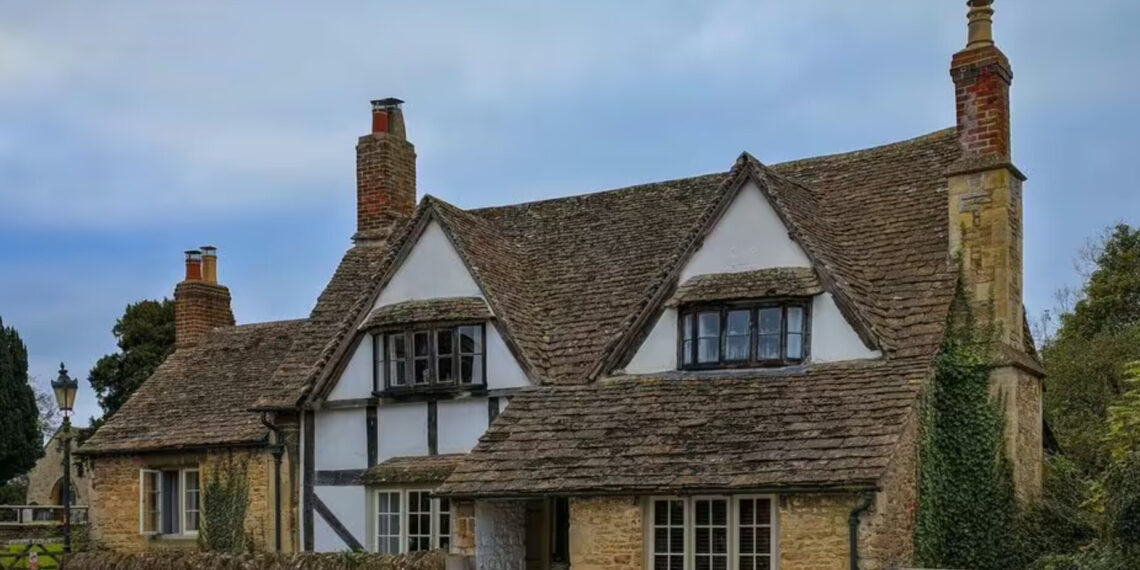 Ngôi làng 800 tuổi đẹp như tranh vẽ, là bối cảnh phim Harry Potter ngoi lang 800 tuoi dep nhu tranh ve la boi canh phim harry potter 1962.jpg