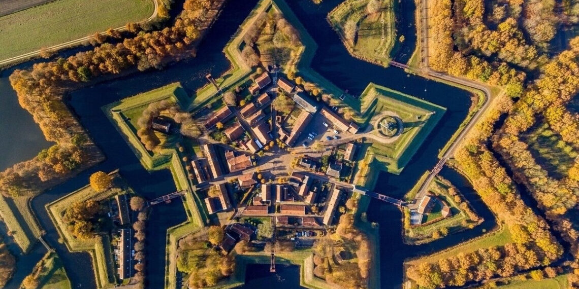 Ngôi làng đẹp như tranh vẽ, gây ấn tượng vì tạo hình ngôi sao độc đáo ngoi lang dep nhu tranh ve gay an tuong vi tao hinh ngoi sao doc dao 1378.jpg